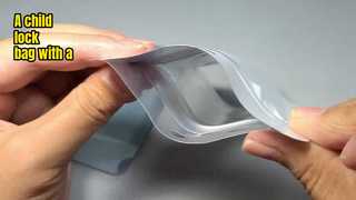 একটি দেখার জানালা সহ একটি শিশু লক ব্যাগ